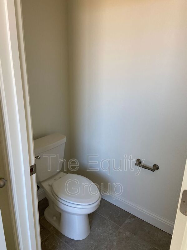 Building Photo - 1829 W Prescott Ave