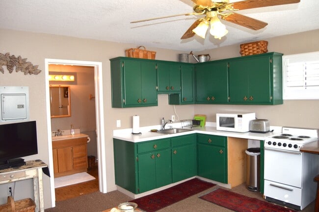 Building Photo - FULLY FURNISHED 1 BEDROOM 1 BATH COUNTRY HOME AVAILABLE ALL UTILITIES INCLUDED