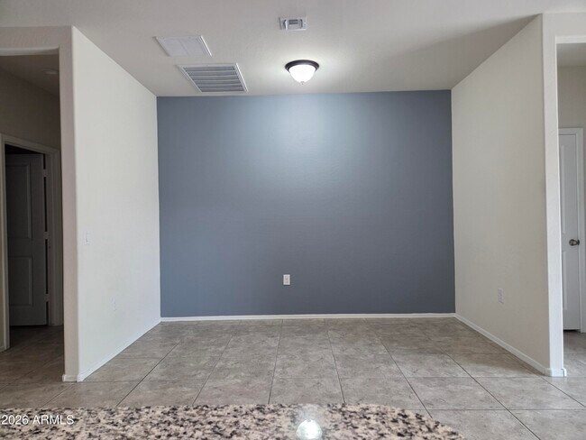 Building Photo - 24673 Alfalfa Dr