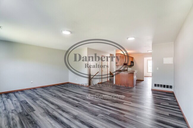 Building Photo - 1117 N Byrne Rd