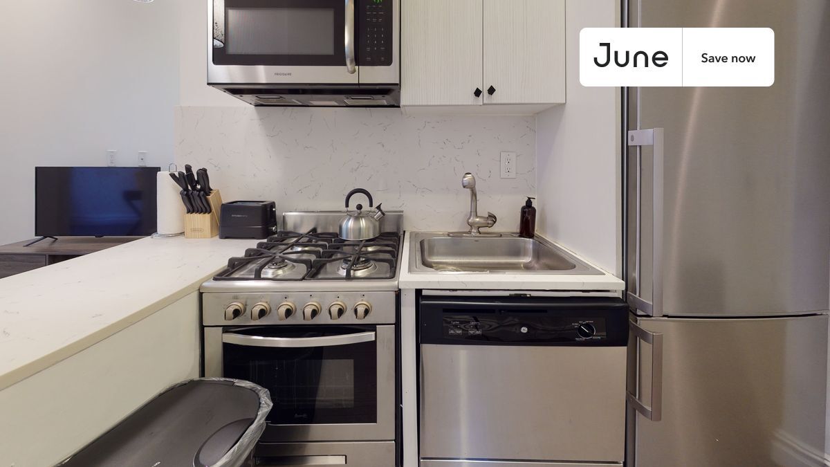 Building Photo - 824 9th Ave