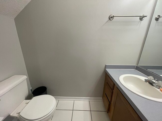 Building Photo - 1805 Whispering Oaks Ln