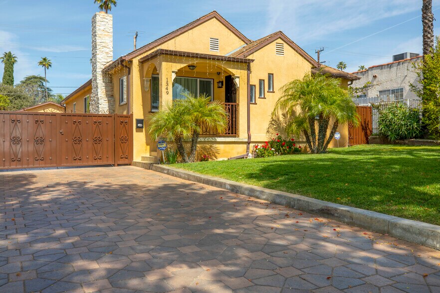 Primary Photo - 1349 Winchester Ave