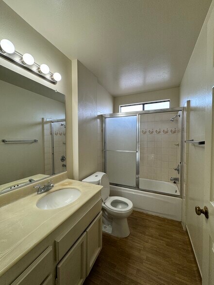 Building Photo - 918 W San Marino Ave
