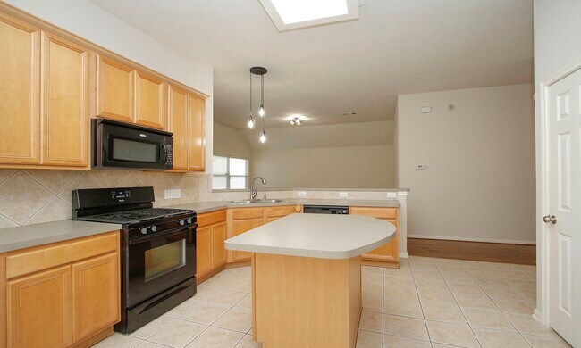 Building Photo - 15938 Cottage Ivy Cir