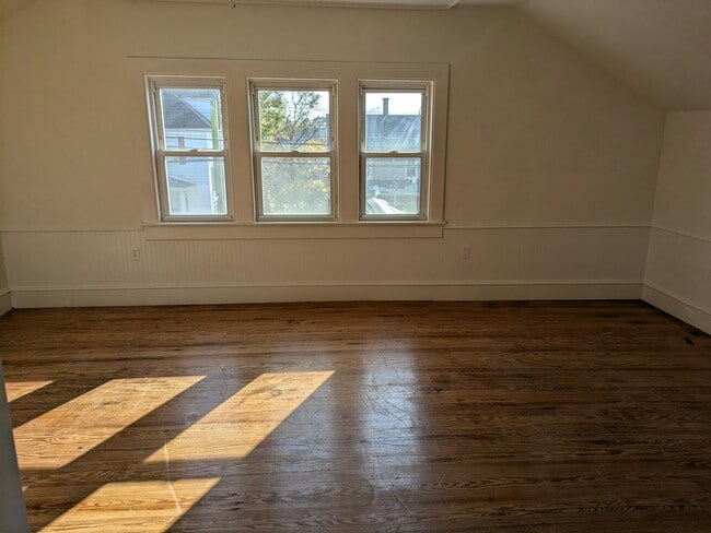 Building Photo - 705 E State St