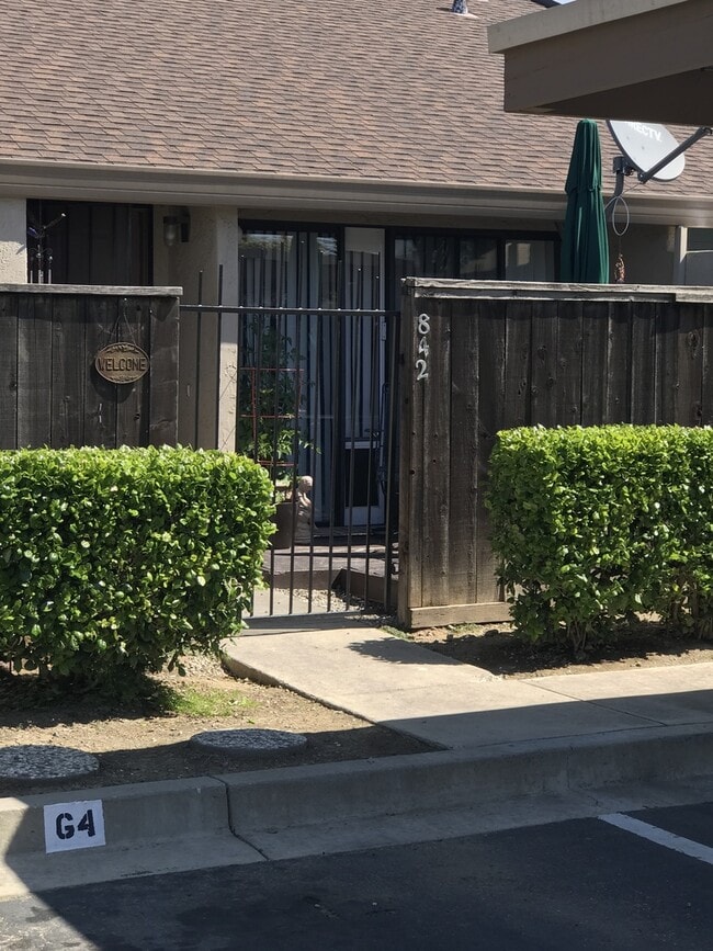 Primary Photo - Great Condo in Gated Community