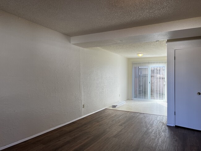 Building Photo - 2214 Myrtle Avenue