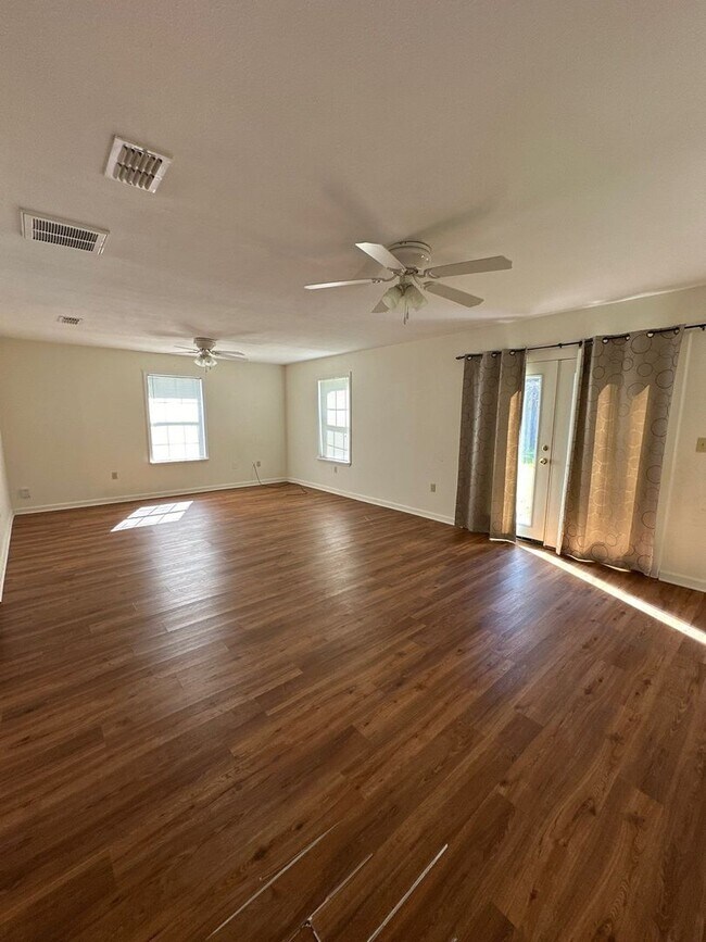 Building Photo - 3242 Varnell Dr