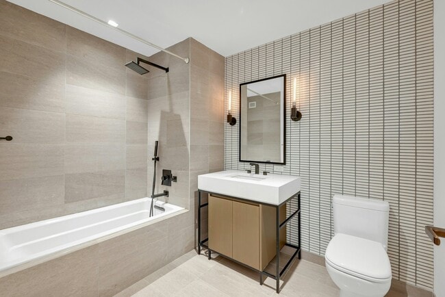 Building Photo - 2 Shore Ln