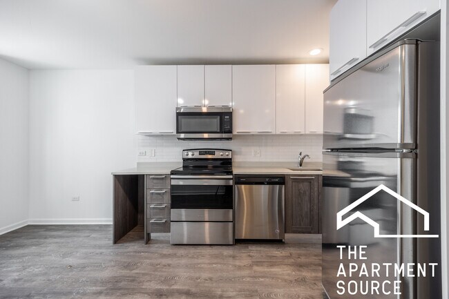 Building Photo - 940 W Winona St