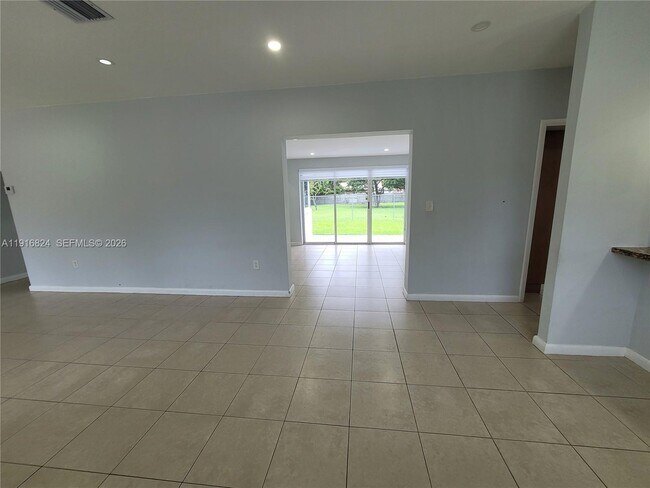 Building Photo - 8839 SW 28th St