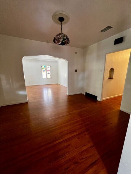 Building Photo - 484 W 25th St