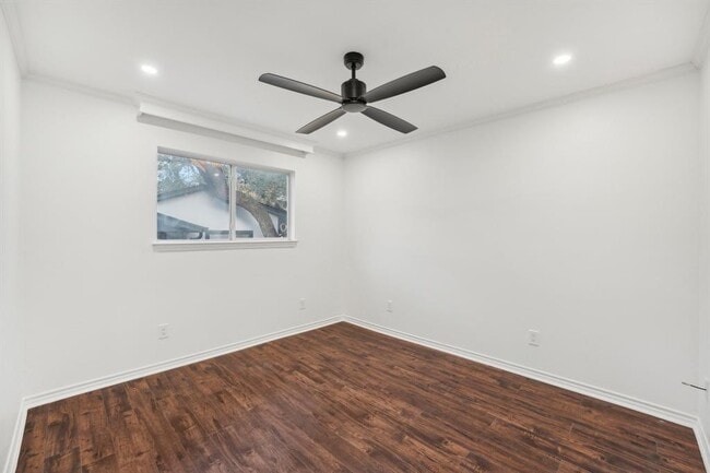 Building Photo - 1739 Starwood Dr