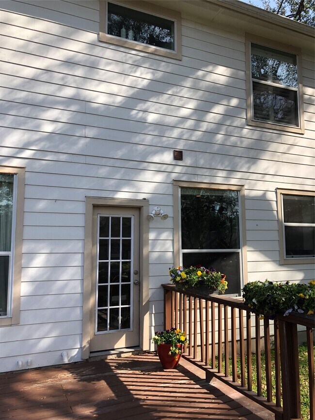 Building Photo - 951 Lamonte Ln