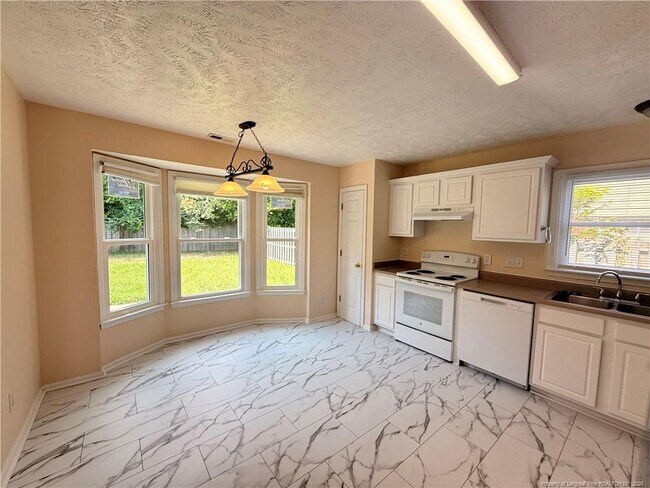 Building Photo - 7229 Tollhouse Dr