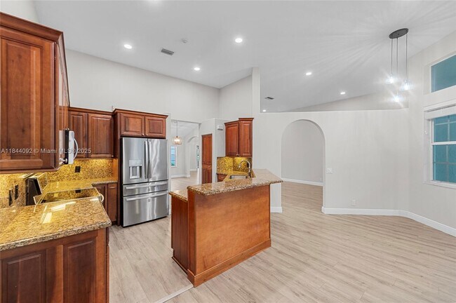 Building Photo - 2587 Jardin Ct