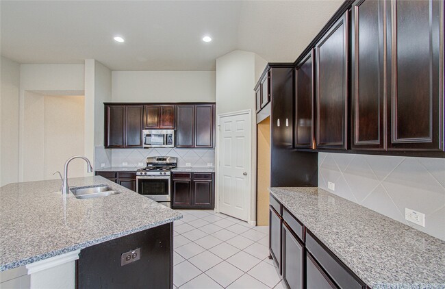 Building Photo - 15702 Whisper Woods Dr