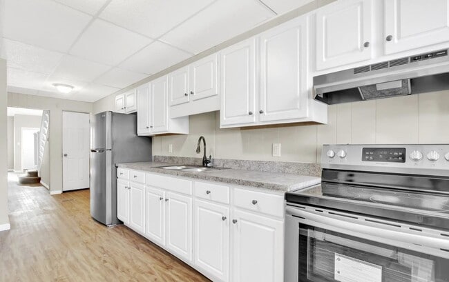 Building Photo - Bright 5 Bedroom, 1.5 Bath Home!