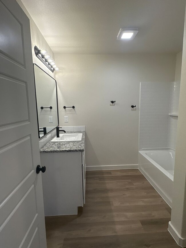 Building Photo - 2513 Is THE ONE for me!