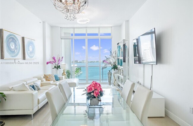 Building Photo - 7900 Harbor Island Dr