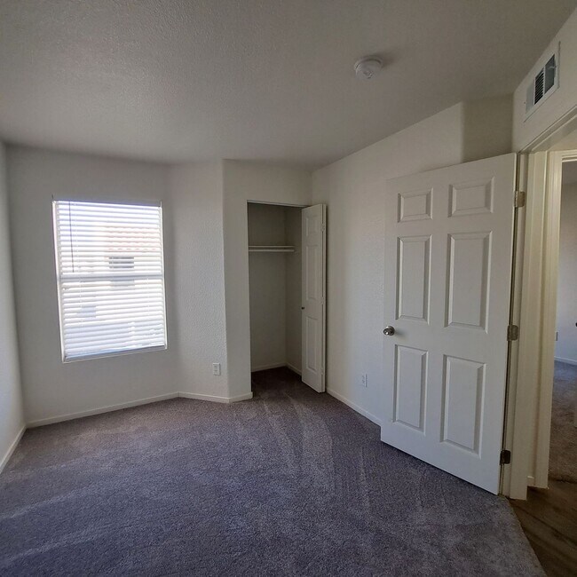Building Photo - 2028 Venus Ave