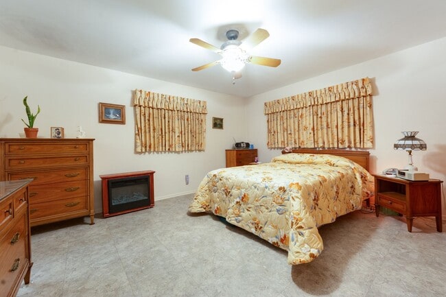 Building Photo - Lovely 3 bedroom Home!