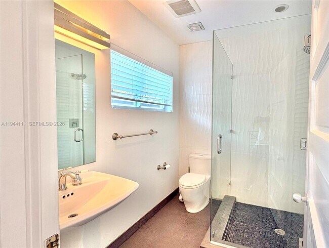 Building Photo - 2301 S Miami Ave