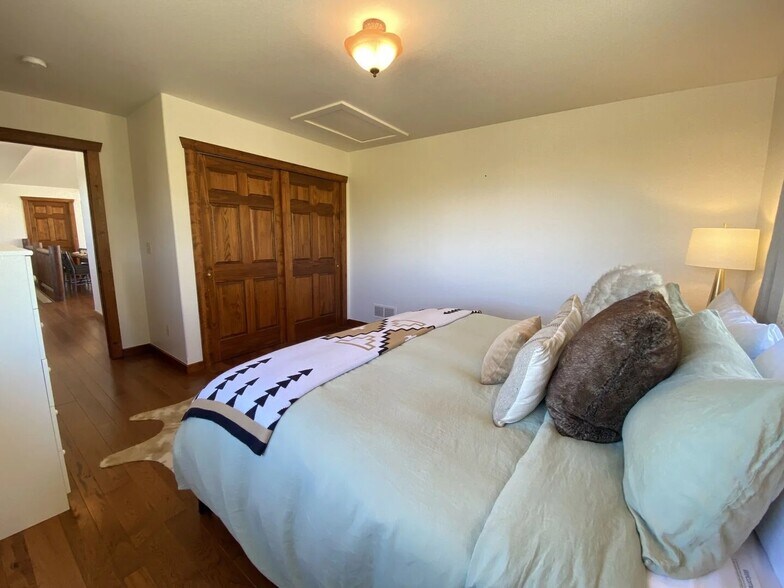 guest bed - 850 Blacksmith Rd