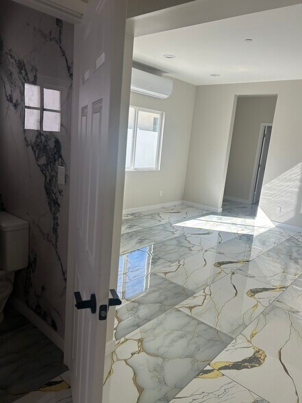 Building Photo - 6537 Valjean Ave