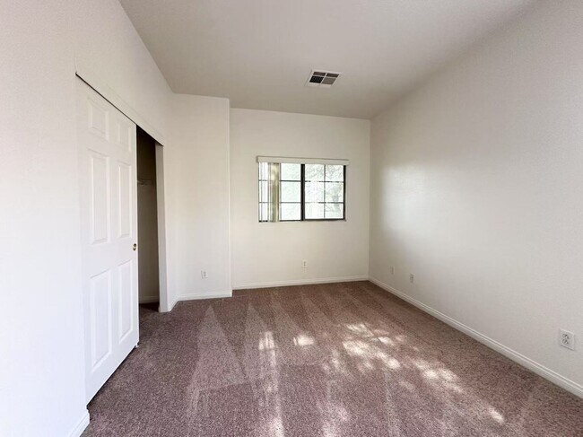 Building Photo - Beautiful two-story- single-family home
