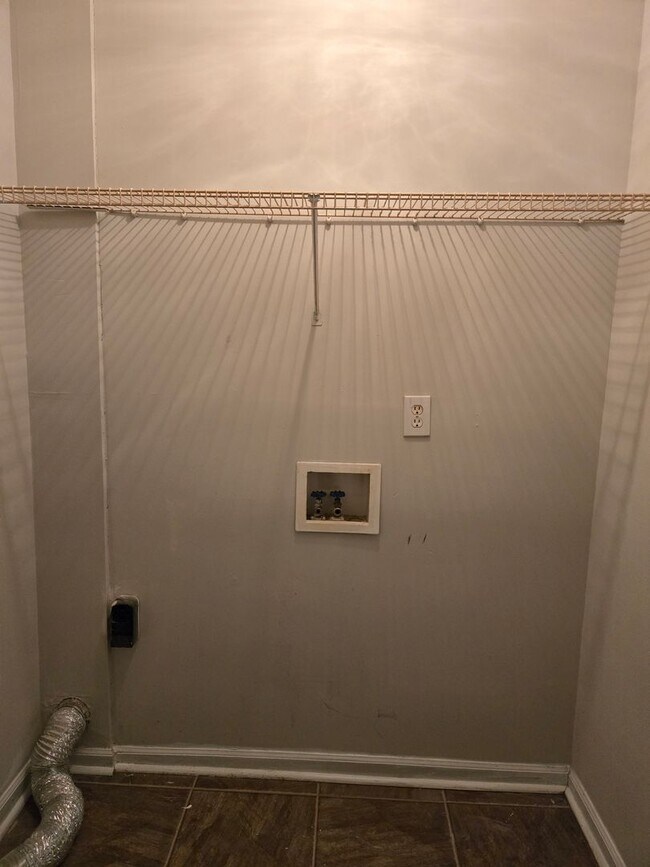 Building Photo - Impeccable Home in Gorgeous Neighborhood