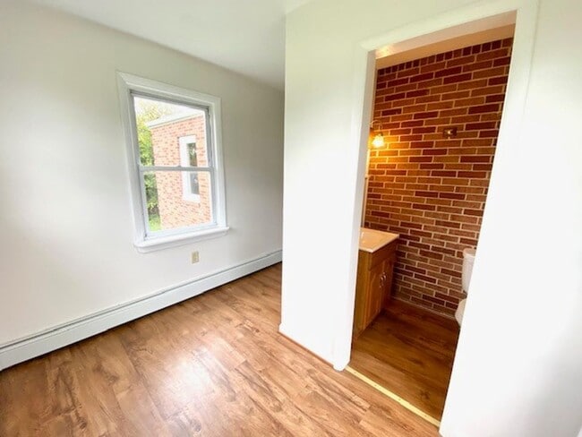 Building Photo - ONE LEVEL Single Family Home Close To Interstates!
