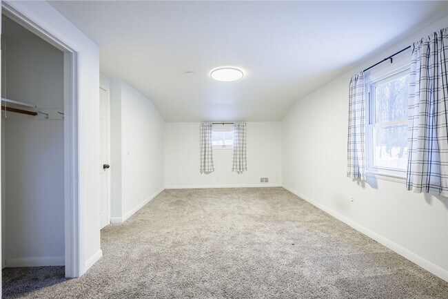 Building Photo - 105 Chestnut Dr