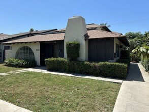 Building Photo - 560 E Erna Ave