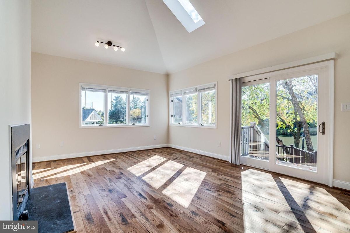 Building Photo - 6505 Gretna Green Way