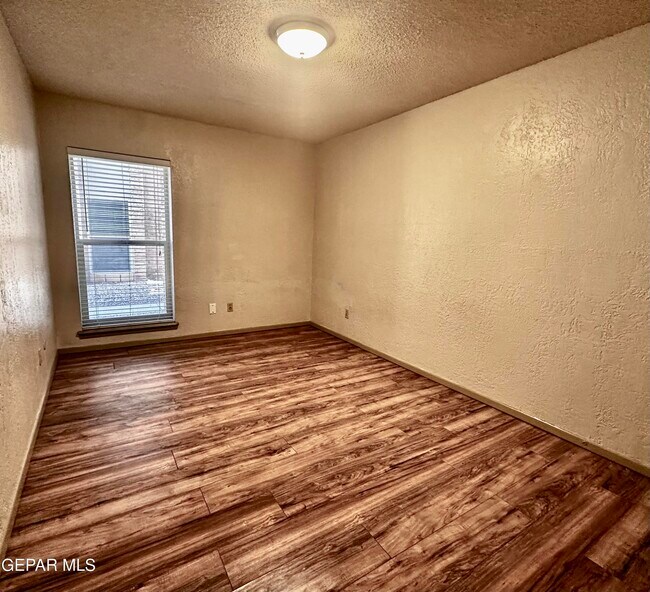 Building Photo - 4433 N Stanton St