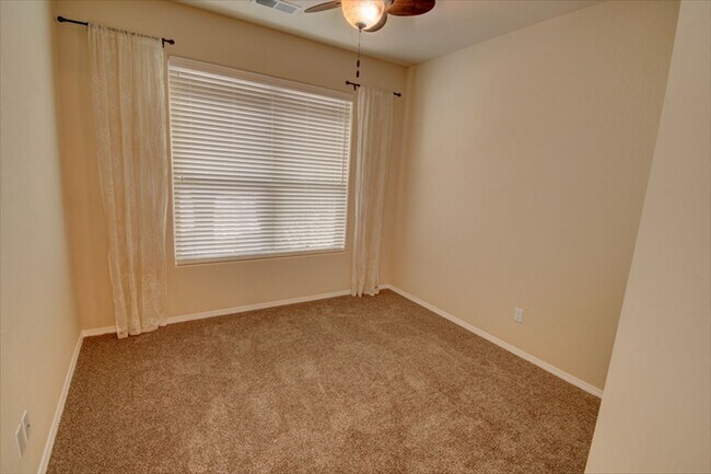 Building Photo - Beautiful NW Single Story Home --_Ready NOW!