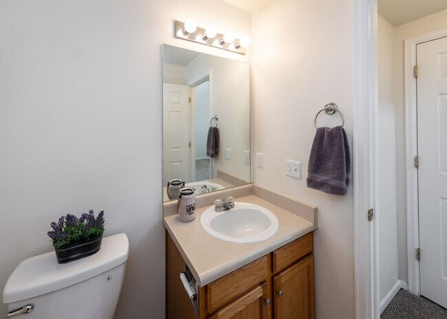 Building Photo - Lovely Home on East Side Near Military bas...