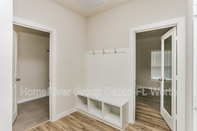 Building Photo - 333 Sun Harvest Dr