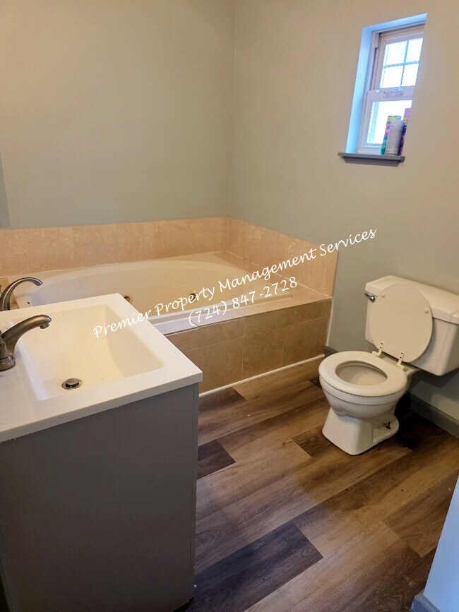 Building Photo - 911 4th Ave