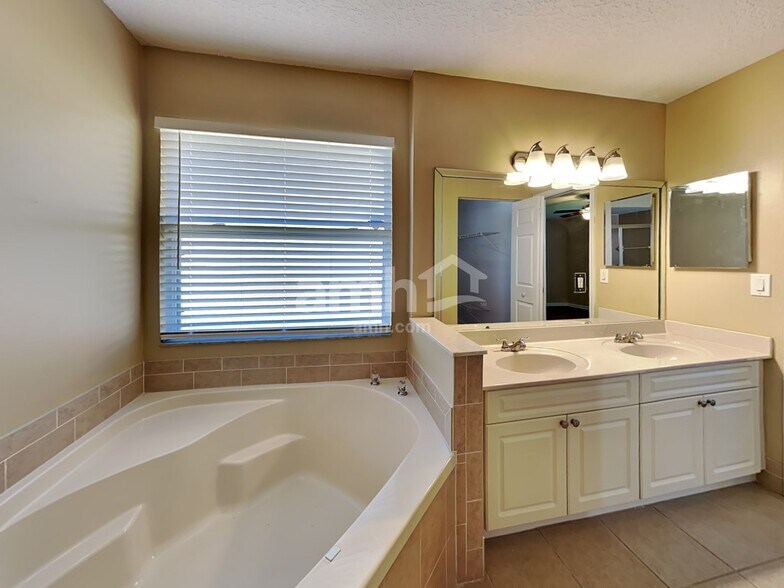 Building Photo - 2245 SW Savage Blvd