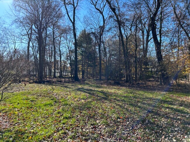 Building Photo - 8 Greene Rd