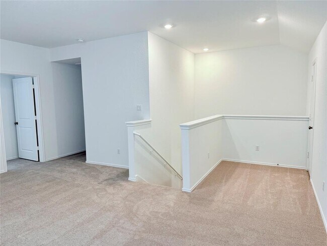 Building Photo - 1220 Acorn Oak Dr