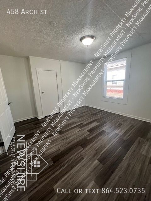 Building Photo - 458 Arch St