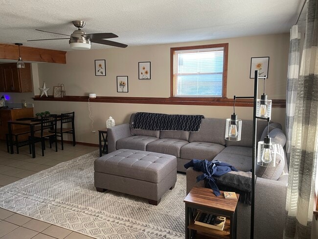 Building Photo - 408 Summerset Dr