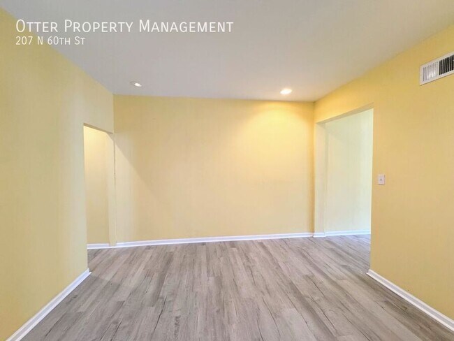 Building Photo - 207 N 60th St