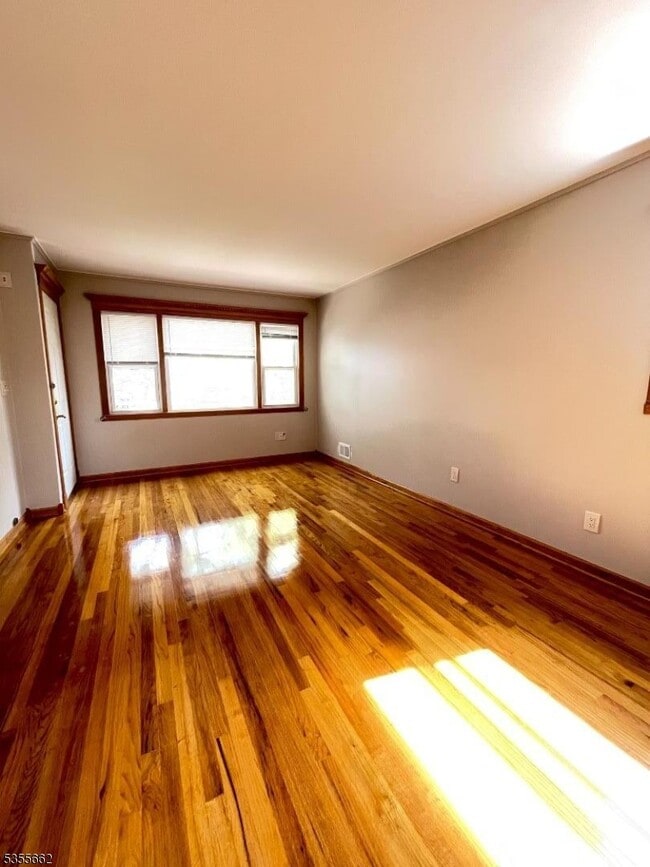 Building Photo - 331 Boxwood Ct