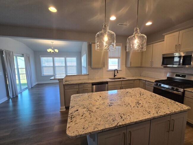 Building Photo - Perfect Mebane Location!