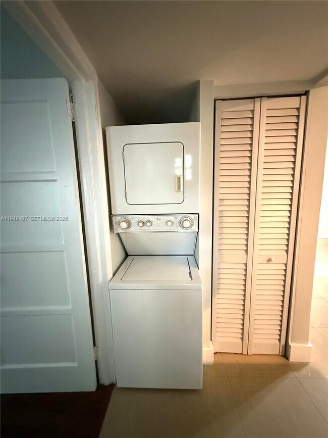 Building Photo - 3131 Carter St